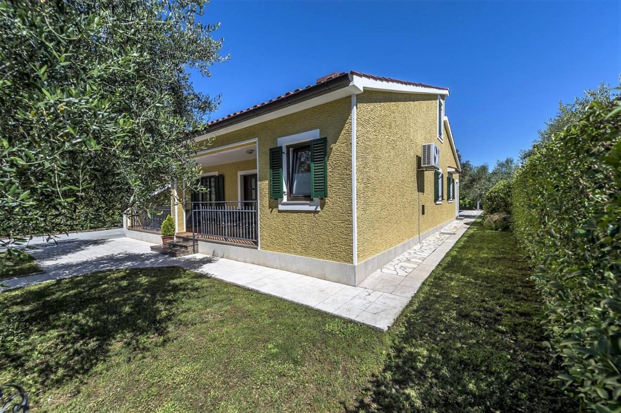 Spacious Three-Bedroom Villa Balun With Pool Пореч Экстерьер фото